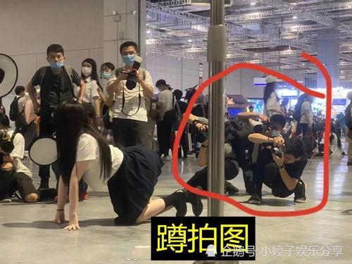 漫展jk吃瓜,JK萌妹吃瓜热议，揭秘二次元圈层趣闻