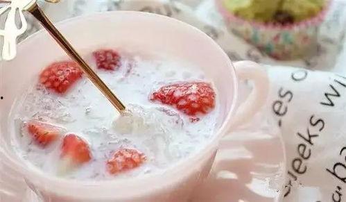 吃哈密瓜可以吃燕窝吗,营养互补的美食搭配探索