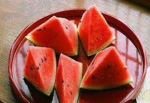 吃瓜不解渴,吃瓜为何不能解渴，探寻消暑解渴的真正方法