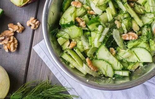 吃瓜不解渴,吃瓜为何不能解渴，探寻消暑解渴的真正方法