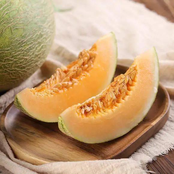 吃冰冻哈密瓜,冰冻哈密瓜，清凉一夏的甜蜜享受