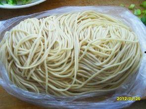 面条吃瓜,夏日清爽美食新体验