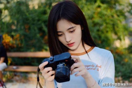 瓜地吃瓜鞠婧祎,鞠婧祎演绎夏日清新风