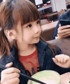 闺女吃蛋瓜视频,欢乐瞬间萌翻网友