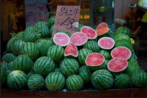 最恶心的吃瓜图,最恶心吃瓜图引发网友热议