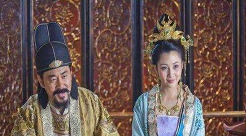 星汉灿烂的皇帝吃瓜,皇帝的宫廷瓜田盛宴