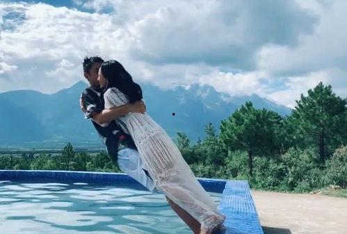 吃瓜情侣拍照图片,吃瓜情侣的趣味拍照集锦