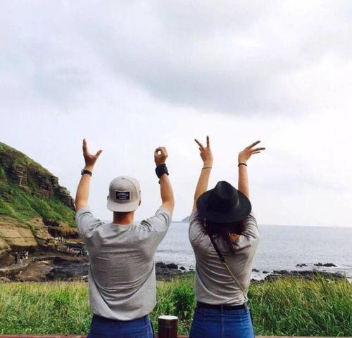 吃瓜情侣拍照图片,吃瓜情侣的趣味拍照集锦